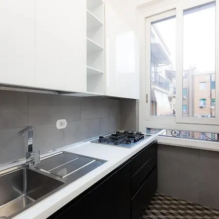 Elegant Near The Colosseum And Metro Roma