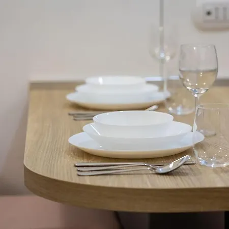 Elegant Near The Colosseum And Metro Apartment Rome