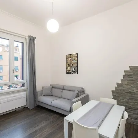 Elegant Near The Colosseum And Metro Apartment Rome
