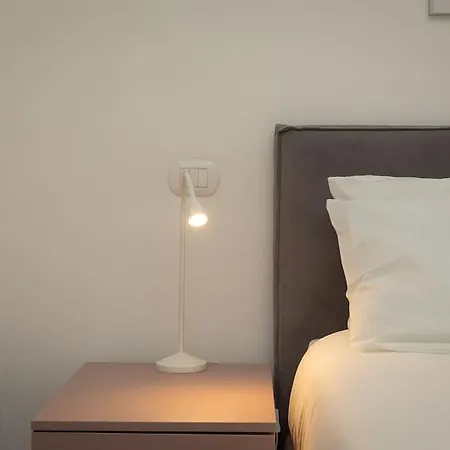 Elegant Near The Colosseum And Metro Apartment