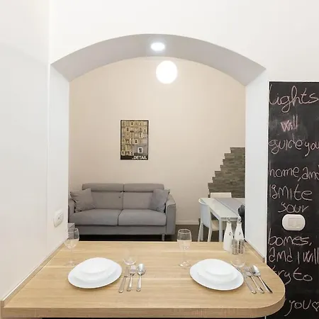 Elegant Near The Colosseum And Metro Apartment Rome